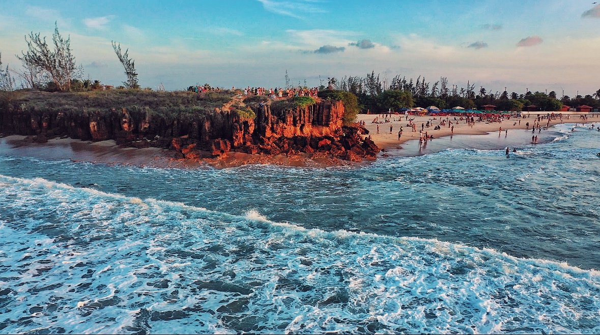 Empty beaches, crystal lagoons, colorful cliffs. — São Miguel do Gostoso